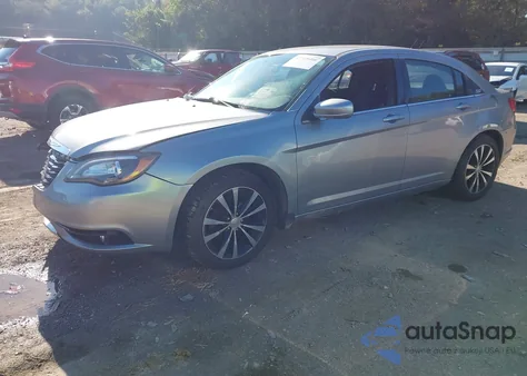 2013 Chrysler 200 Touring z USA, uszkodzony, nr VIN 1C3CCBBB9DN549529